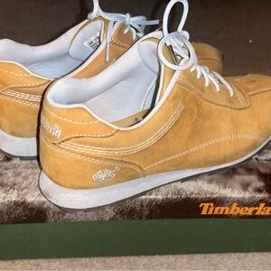 Timberland Women’s  16345 8.5M  leather walking/hiking shoes